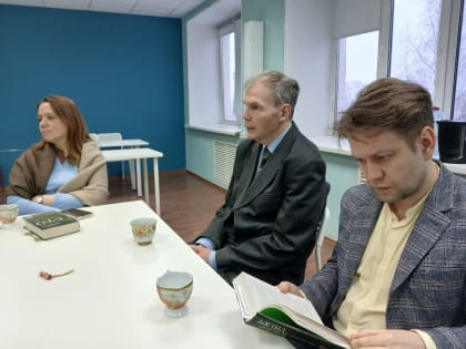 Литературный клуб продолжает работу. Роман Анны Матвеевой «Каждые сто лет»