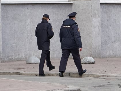 Полиция приехала в Академический район, чтобы найти нелегалов среди мигрантов