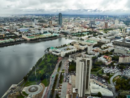 Гранитную карту Екатеринбурга установили на Плотинке