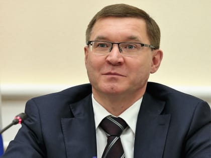 Владимир Якушев поздравил жительниц Свердловской области с 8 Марта