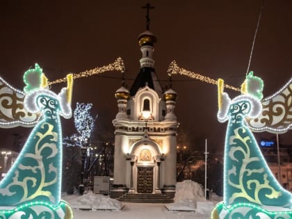 Фигуры ангелов и огромные шары. Фонд святой Екатерины украсил центр города к Новому году