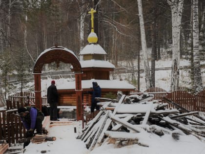 Неравнодушные горожане ремонтируют родник Серафима Саровского