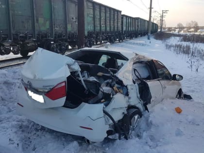 Два человека пострадали в аварии на железнодорожном переезде в Верхней Салде