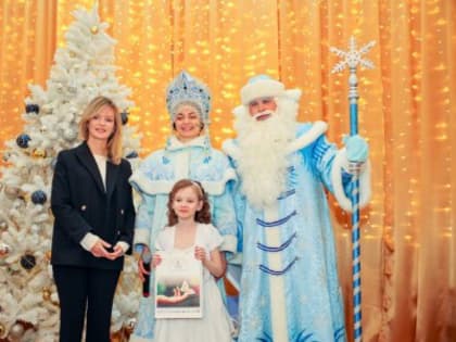 Евгений Куйвашев исполнил новогоднее желание юной свердловчанки, мечтавшей о походе в аквапарк