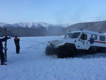 В Бурятии спасатели вытащили из термального источника истощенного свердловчанина