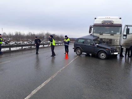 Пыталась развернуться: в аварии под Екатеринбургом погибла пенсионерка