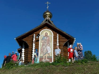 В Кургане крестили девочку с большим родимым пятном