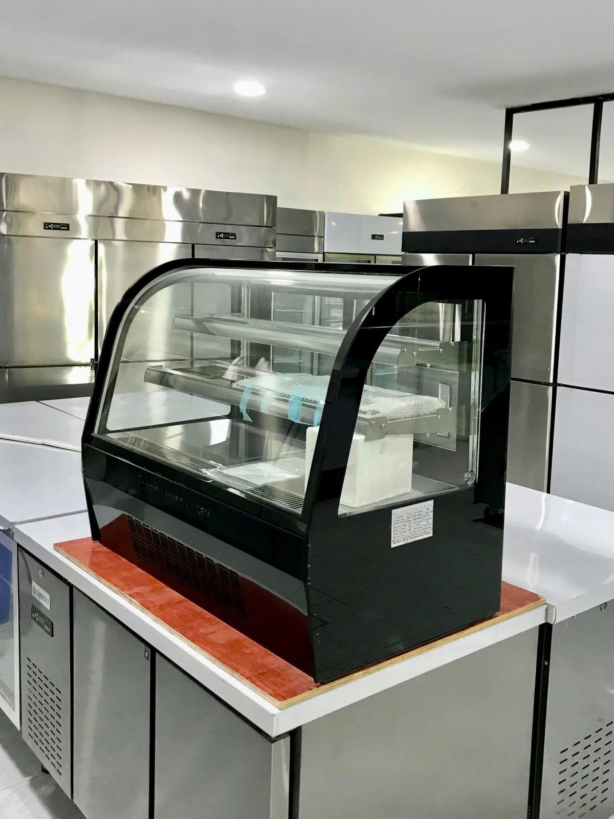 Tủ bánh kem để bàn - TS-900Y - 115L - Tủ Bánh Kem Wincoold chính hãng Tủ bánh kem để bàn - TS-900Y - 115L - Tủ Bánh Kem Wincoold chính hãng