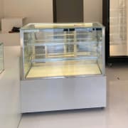 Ảnh chi tiết 1 của Tủ bánh kem Wincoold - 1M2 - DG-1200Z - Kính Vuông - Wincoold Ảnh chi tiết 1 của Tủ bánh kem Wincoold - 1M2 - DG-1200Z - Kính Vuông