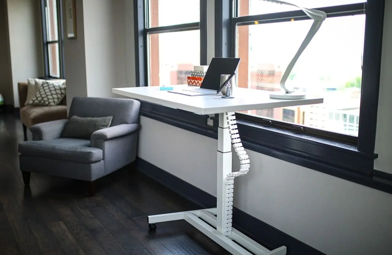 The Benefits of Standing Desks for Your Home Office
