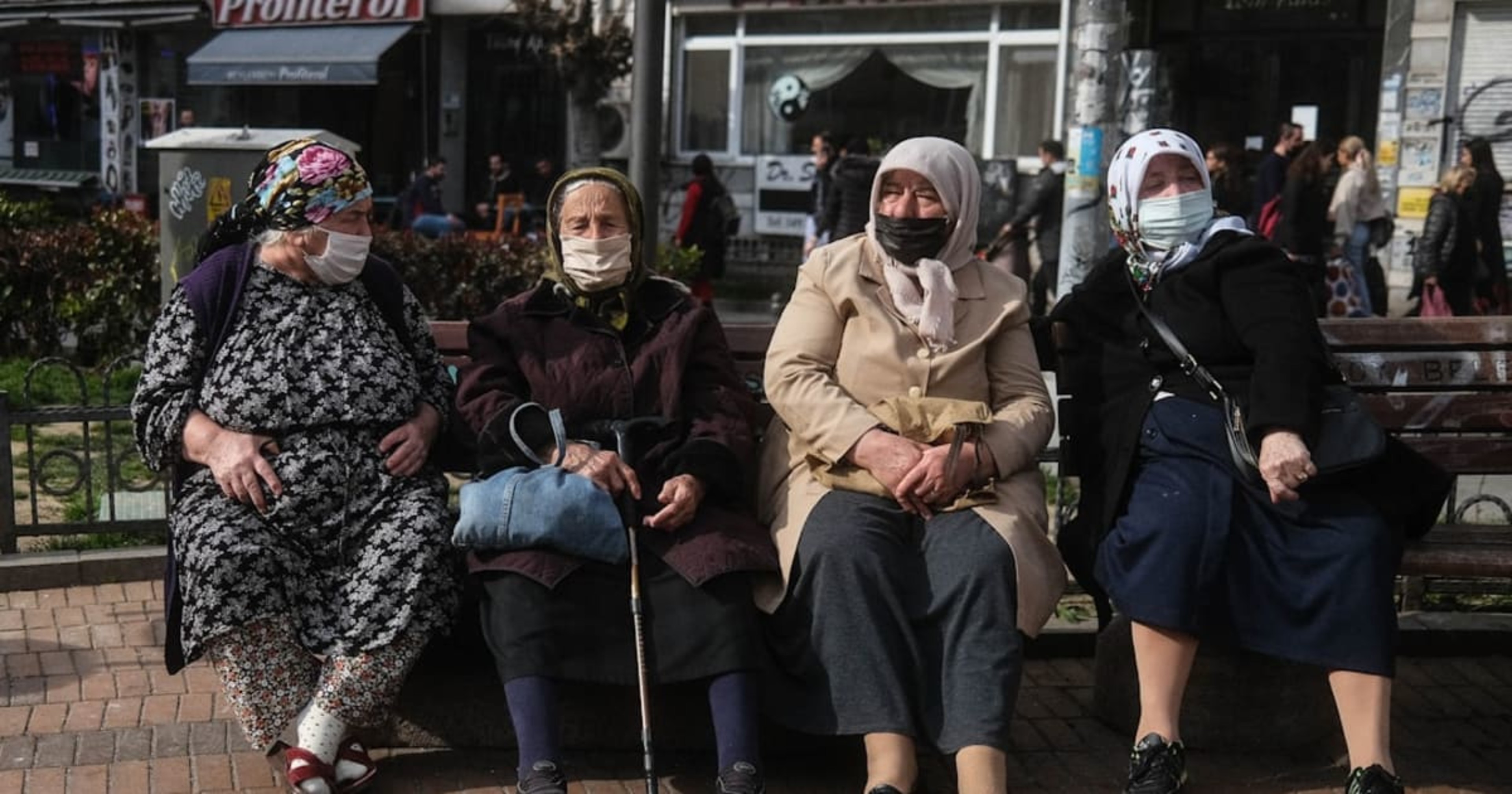 Progresif Cam Nedir? 40 Yaş Sonrası Presbiyopi Çözümleri