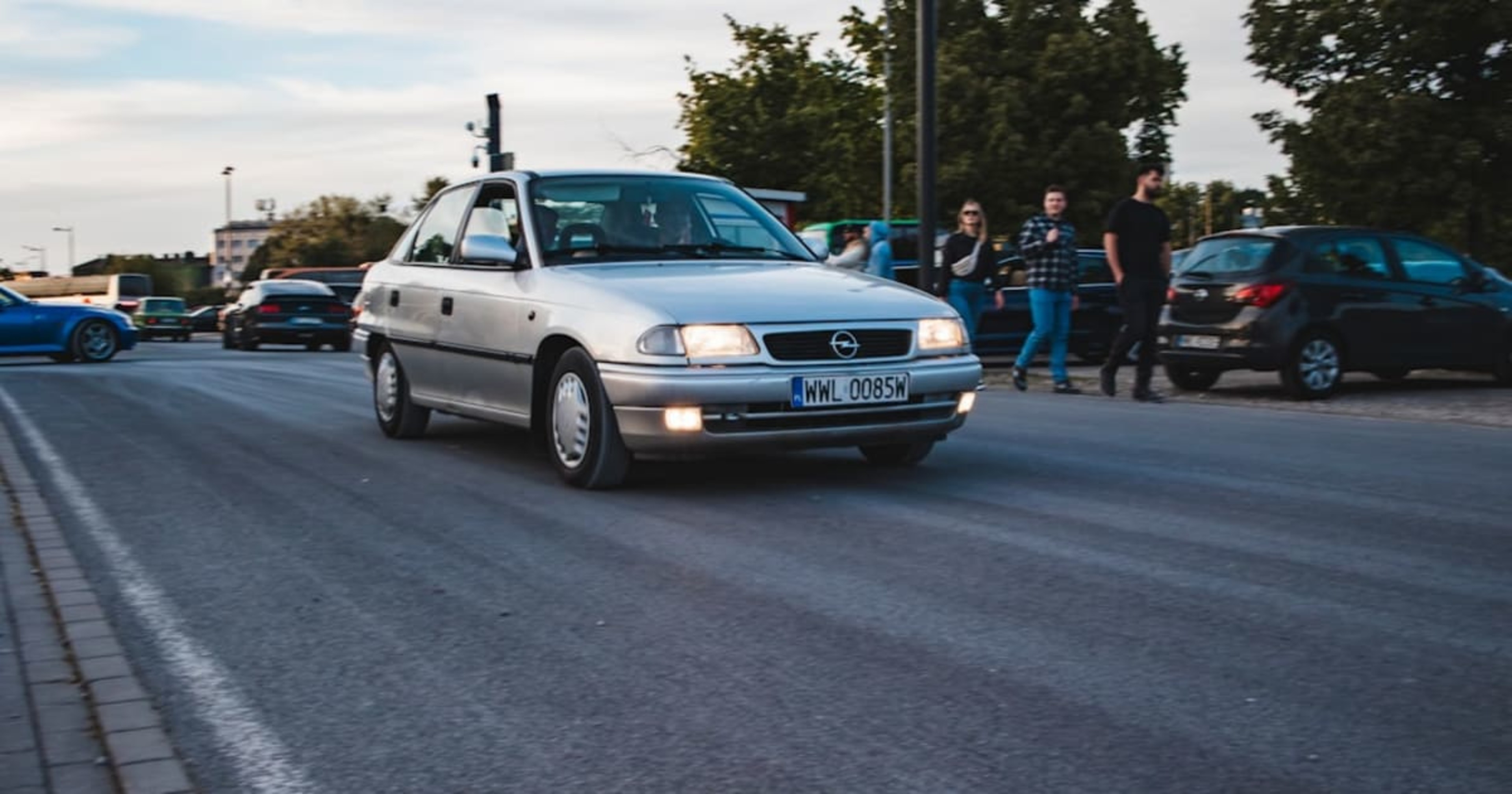 Gece Araç Kullanırken Parlamayı Önleyen Cam Teknolojileri