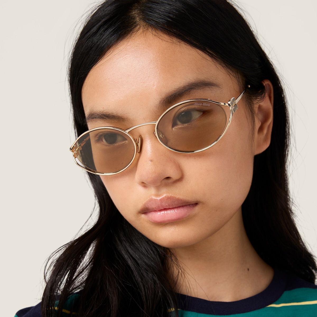 Miu Miu SMU52Y — Miu Miu Logo Güneş Gözlüğü 2