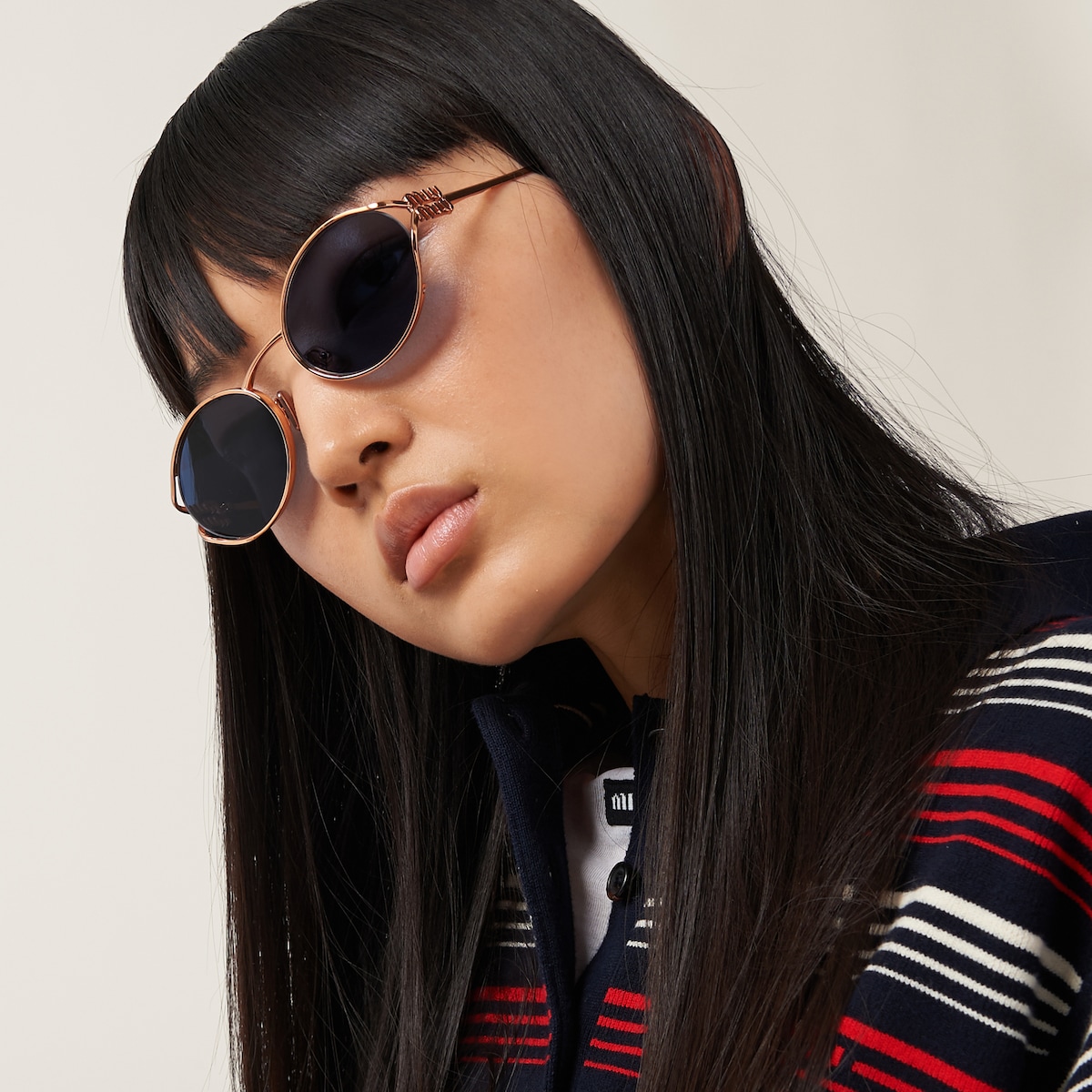 Miu Miu SMU52Y — Miu Miu Logo Güneş Gözlüğü 2