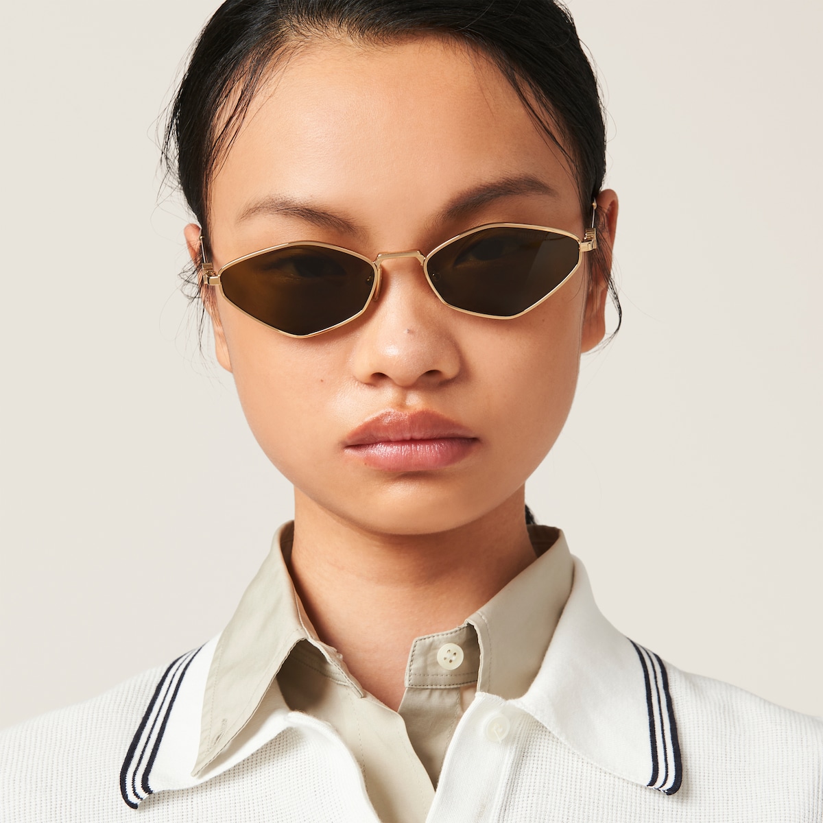 Miu Miu SMU56Z — Miu Miu Logo Güneş Gözlüğü 2