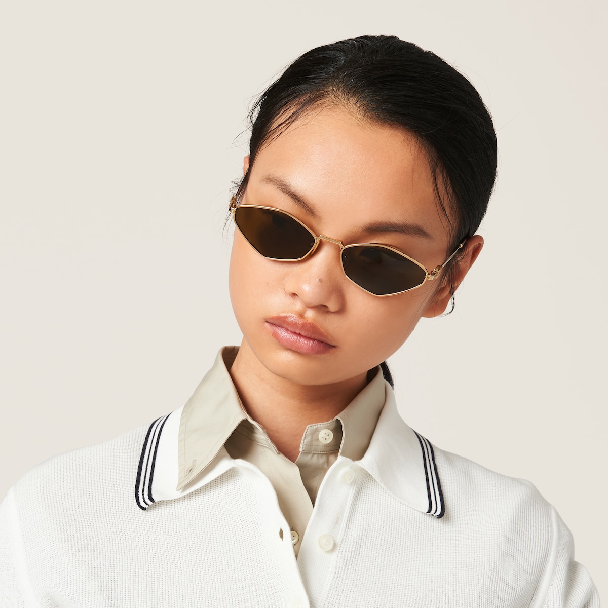 Miu Miu SMU56Z — Miu Miu Logo Güneş Gözlüğü 6