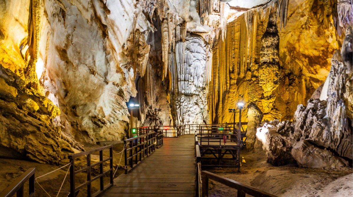 Tour Phong Nha Kẻ Bàng 1 ngày: Động Thiên Đường – Động Phong Nha