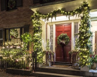 7 Outdoor Christmas Decorations Ideas in Your Front Garden