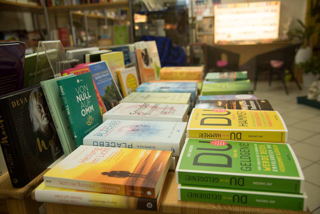 B&uuml;cher im Shanti Shop