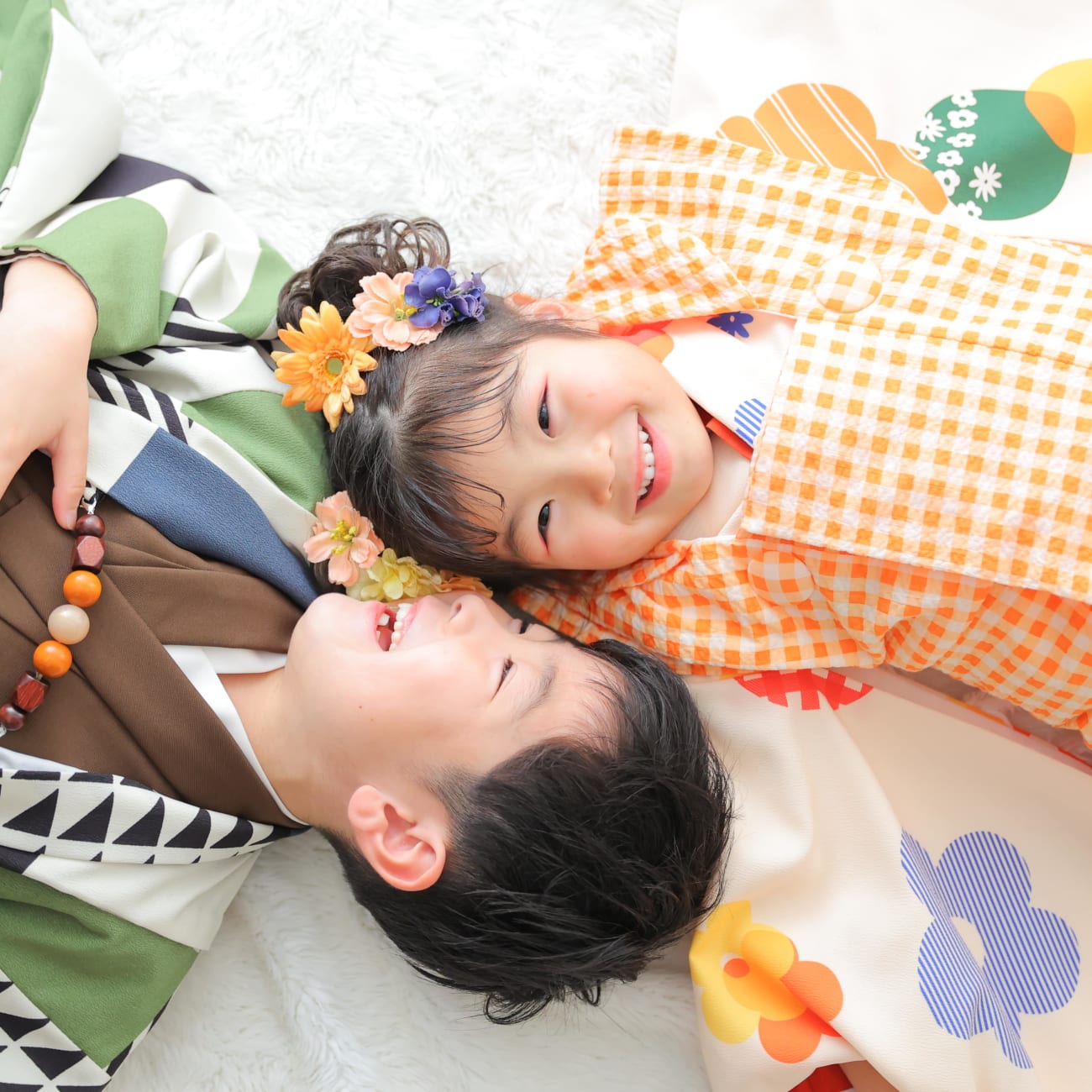 笑顔がそっくり！！3歳妹ちゃんと7歳お兄ちゃんの兄妹ショット📷