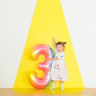 バースデー　お誕生日　３才女の子　スポットライト　キッズ写真　HAPISTA