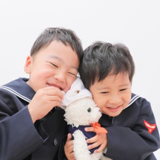兄弟フォト　記念写真　カラフル　キッズフォトスタジオ　ハピスタ
