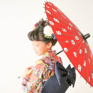 七五三　記念写真　女の子　傘　キッズフォトハウス　HAPISTA