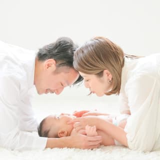 ファミリー　家族写真　赤ちゃん　フォトスタジオ　ハピスタ