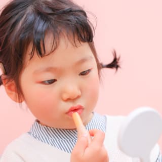 3歳女の子　可愛い　カラフル　キッズフォトスタジオ　ハピスタ