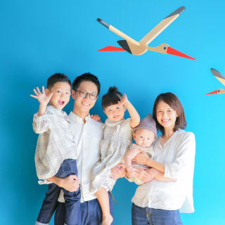 ファミリー　家族写真　笑顔　カラフル　フォトスタジオ　ハピスタ　笑顔