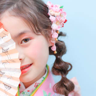 七五三　７歳女の子　可愛い　カラフル　キッズフォトスタジオ　ハピスタ