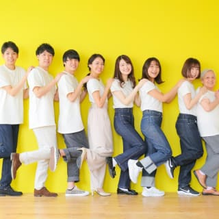 ファミリー　家族写真　カラフル　フォトスタジオ　ハピスタ