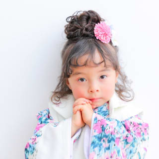 七五三　3歳女の子　可愛い　カラフル　キッズフォトスタジオ　ハピスタ