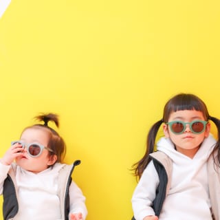 ファミリー　家族写真　兄弟　カラフル　フォトスタジオ　ハピスタ