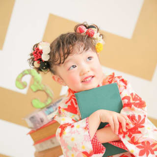 七五三　3歳女の子　可愛い　カラフル　キッズフォトスタジオ　ハピスタ