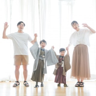 七五三　3歳男の子　5歳男の子　ファミリー　家族写真　可愛い　カラフル　キッズフォトスタジオ　ハピスタ
