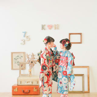 七五三　７歳女の子　姉妹　可愛い　カラフル　キッズフォトスタジオ　ハピスタ