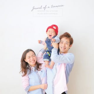 ファミリー　家族写真　バースデー　お誕生日　カラフル　フォトスタジオ　ハピスタ　