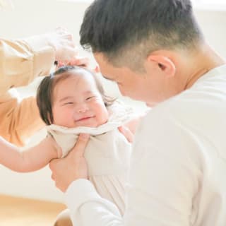 ファミリー　家族写真　ベビー　赤ちゃん　カラフル　フォトスタジオ　ハピスタ