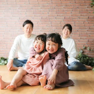 ファミリー　家族写真　姉妹フォト　フォトスタジオ　ハピスタ