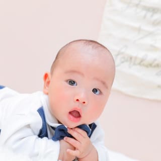 男の子　記念撮影　カラフル　可愛い　キッズフォトスタジオ　ハピスタ