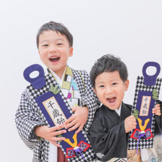 七五三　兄弟　可愛い　カラフル　キッズフォトスタジオ　ハピスタ
