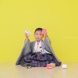 七五三　記念写真　男の子　車　キッズフォトハウス　HAPISTA