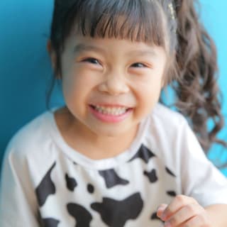 ファミリー　家族写真　女の子　カラフル　フォトスタジオ　ハピスタ