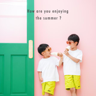 ファミリー　家族写真　カラフル　兄弟フォト　フォトスタジオ　ハピスタ