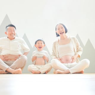 ファミリー　家族写真　カラフル　ママ　マタニティ　フォトスタジオ　ハピスタ