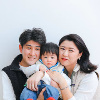 ファミリー　家族写真　カラフル　フォトスタジオ　ハピスタ