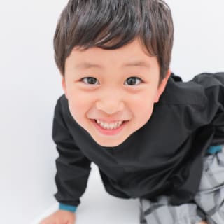 男の子　記念撮影　カラフル　可愛い　キッズフォトスタジオ　ハピスタ