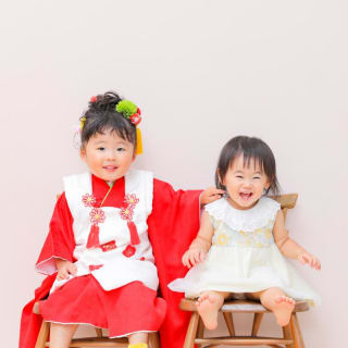 七五三　3歳女の子　姉妹撮影　可愛い　カラフル　キッズフォトスタジオ　ハピスタ