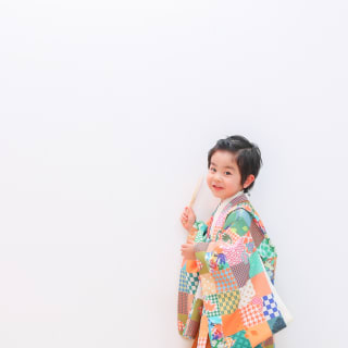 七五三　3歳男の子　可愛い　カラフル　キッズフォトスタジオ　ハピスタ